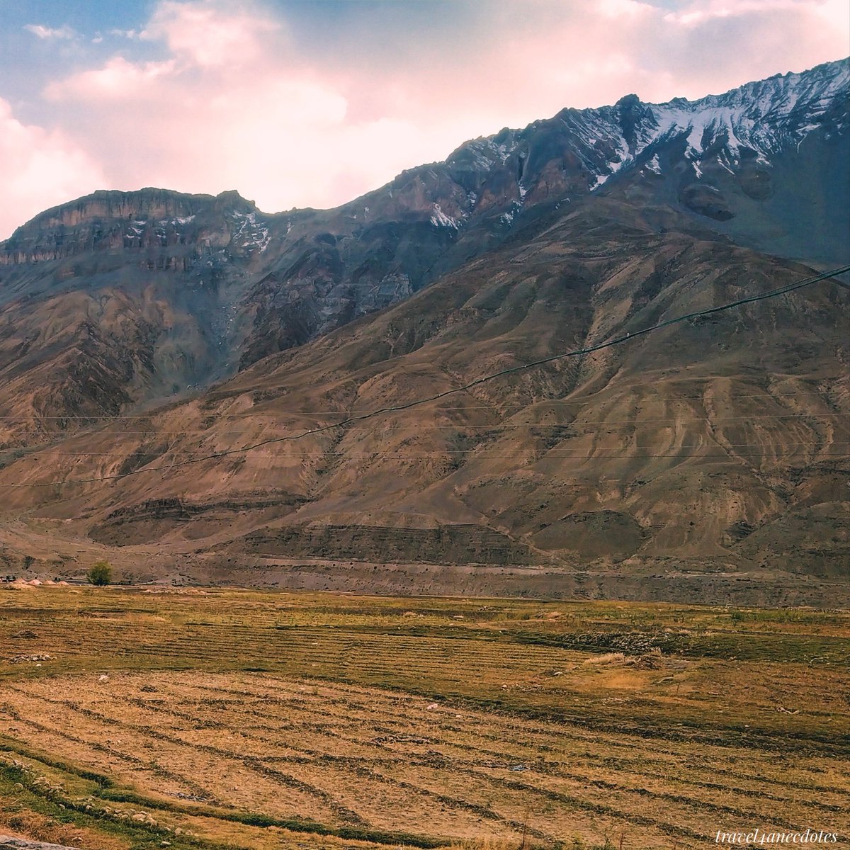 When your hostel backyard is this beautiful ❤️😍💗.#spiti #spitivalley #spitidiaries #himachal #himachalgram #himachaltourism #himachalpradesh #zostelkaza #yourshot_india #naturephotography #travelphotography #incredibleindia #mountains #travelblogger #travelrealindia #spitilife