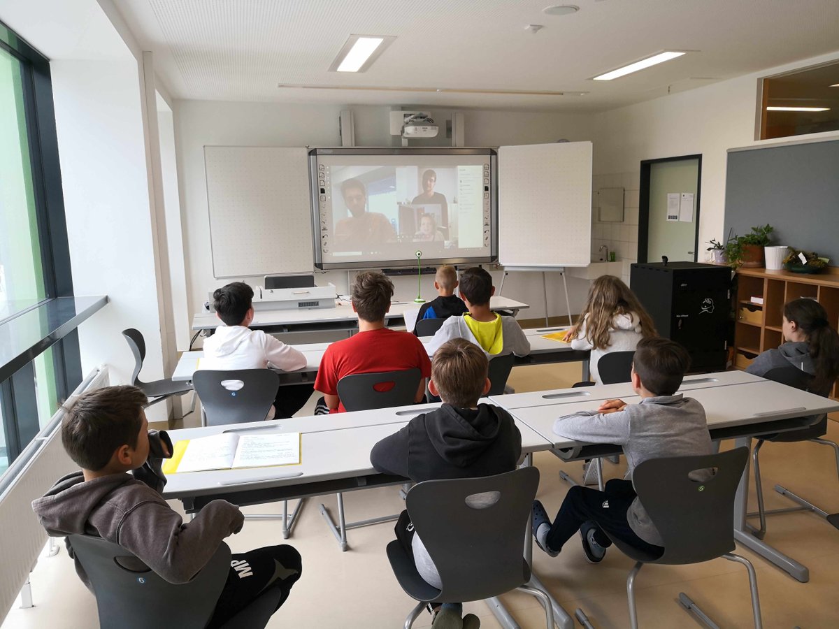 #OECDPISA found less than one in ten 15-year-olds was able to distinguish fact from opinion This skill is increasingly important in the face of the #coronavirus #COVID19 “infodemic” 🆕 blog from @SchleicherOECD and @julianevrb 👉 bit.ly/3gLcOpZ #LessonsForEducation