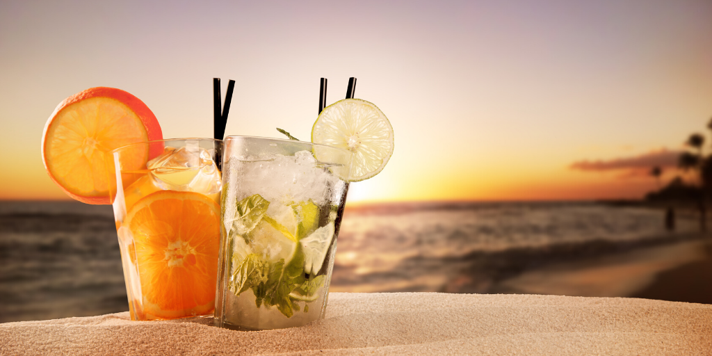 PayvooO's tweet photo. It’s finally Friday and it’s almost time to say #hello to the weekend.
🍹 Who else is planning to grab a drink after the long work week?
Have a lovely weekend, everybody! 😊
#tgif #fridayvibes #payvoo https://t.co/BuMFoidVha