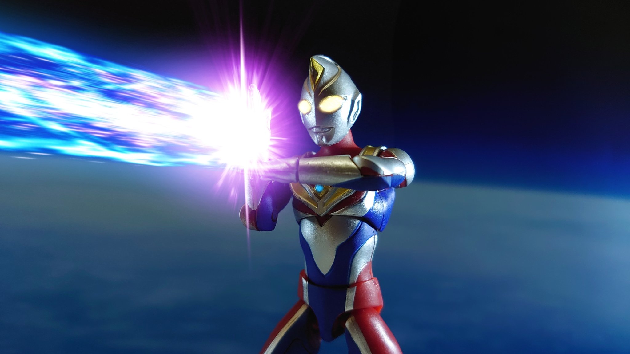 フクマン 俺は俺だ ウルトラマンダイナだ 届けぇぇぇーー こちらも最終回イメージで 背景は地球っぽい星なのであくまでイメージです 彼もまた 光の英雄です アスカ記念日 ウルトラマンの日 ウルトラマンダイナ ちいさな巨大特撮 超動