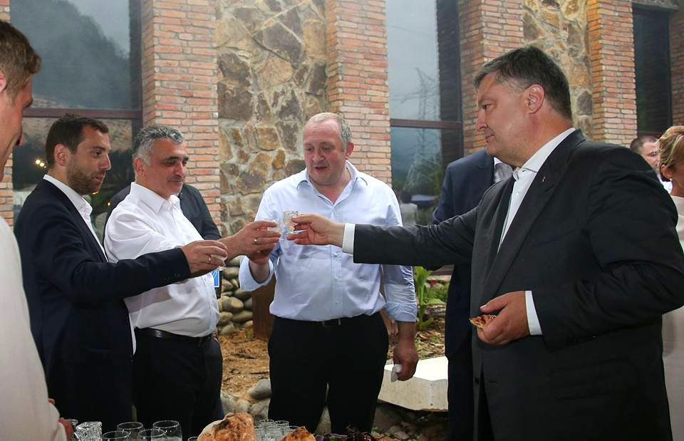 GeorgiaWineland's tweet photo. 🇬🇪☀🏞👍Chacha "Porto Franco" from the Adjara Wine House-a national Georgian drink, characterized by a high alcohol content.
Chacha: Porto Franco
Region: Adjara-Georgia
Manufacturer: Ajarian Wine House
Strenght: 41.3%
Volume: 0.7 L
Class: aged Chacha barrels
Price-from 20 $ https://t.co/x7ZXxWaXDE