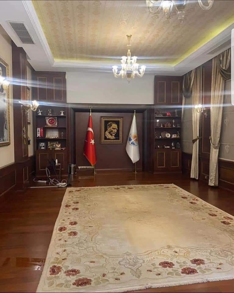 Adana’ya hizmet etmek için makama ihtiyaç yok. 
Adana’nın her sokağı, her caddesi, her bir Adanalı hemşerimizin gönlü bizim makamımız. 

<a href="/ZeydanKaralar01/">Zeydan Karalar</a>