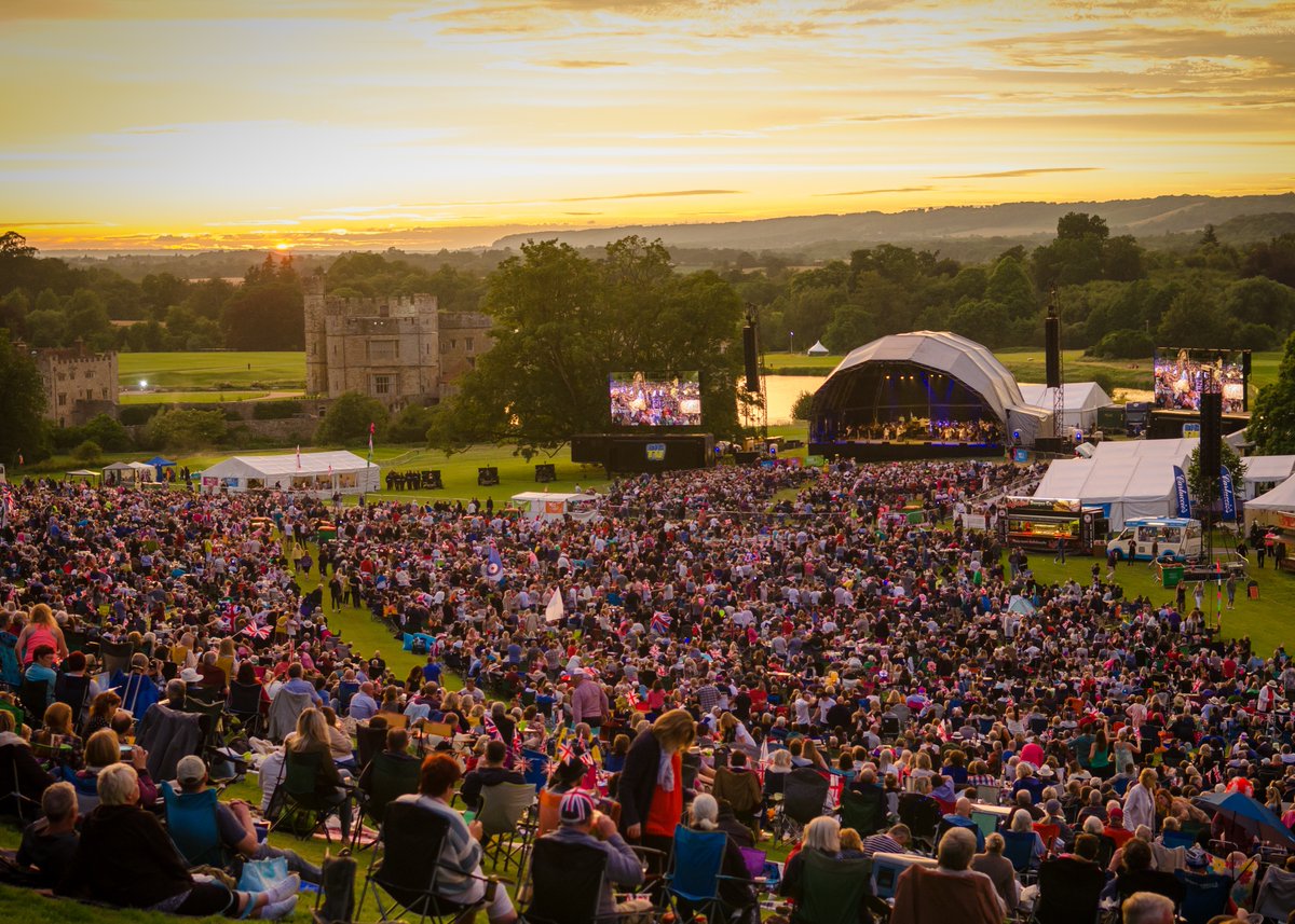 leedscastleuk's tweet photo. The Leeds Castle Concert was due to take place today. Sadly the event is unable to go ahead this year, but we are marking the day by sharing some of our favourite old photos. 

If you had tickets they can be used next year, to buy more visit: https://t.co/UORYGgRn36

#LCConcert https://t.co/dmGY6w4E0p