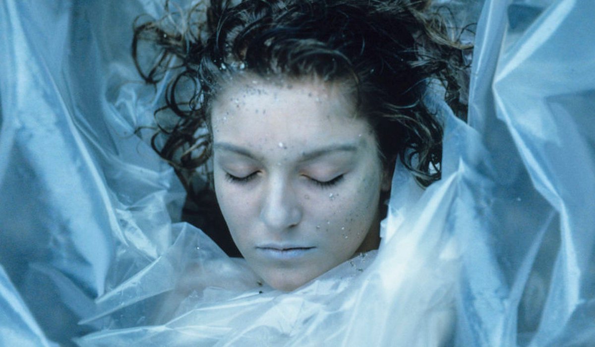 IndieWire's tweet photo. The Murder That Inspired #TwinPeaks to Become New Documentary, Non-Fiction Book https://t.co/cE7PzGL8WL https://t.co/GmtKQEgZUN