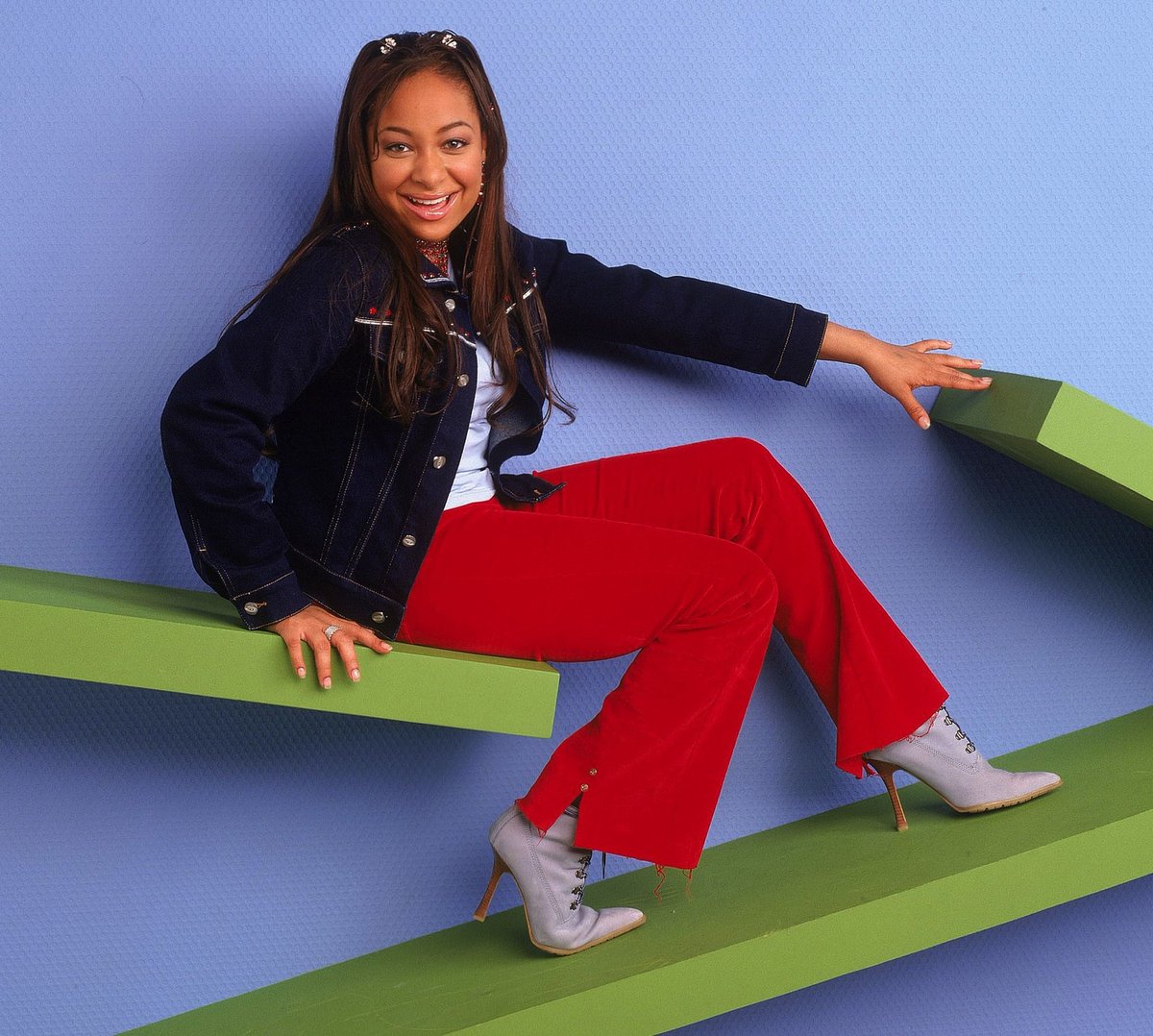We don't talk about Raven Baxter's outfits enough (A THREAD)