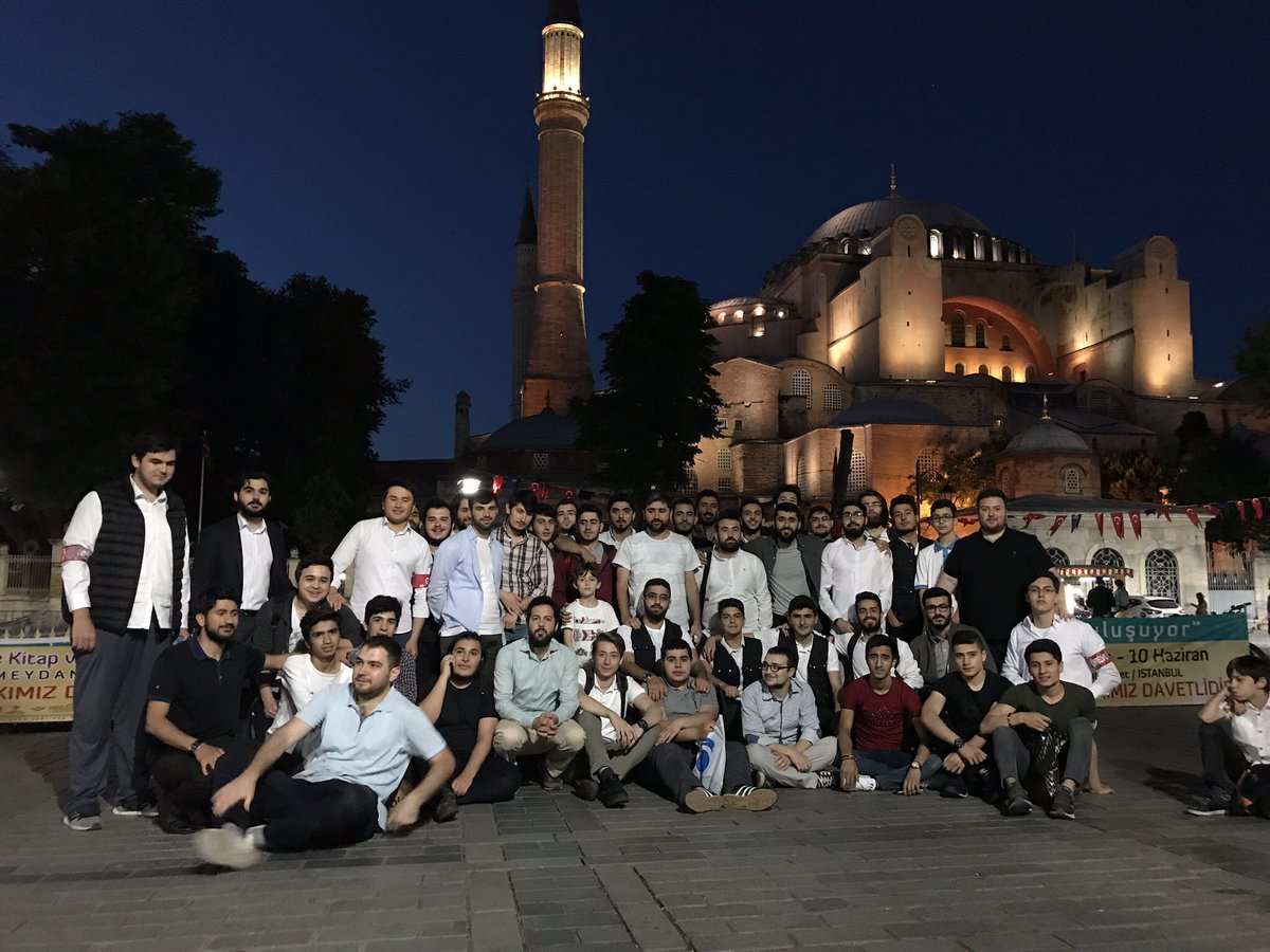 Özlemimiz son buldu, elhamdulillah. Ayasofya’nın kapatılmasından sonra tekrar cami olması için mücadele veren herkese selam! #AyasofyaCamii