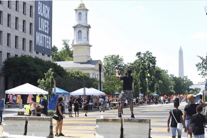 SW4J_DMV's tweet photo. Happy Friday! Looking back on our 4th of July Weekend down at BLM Plaza! ๐ธ @masscreator #BlackLivesMattter #ALLBLACKLIVESMATTER #NoJusticeNoPeace #SW4J #socialwork #macro #LCSW #LMSW https://t.co/0V9lnGCmmR