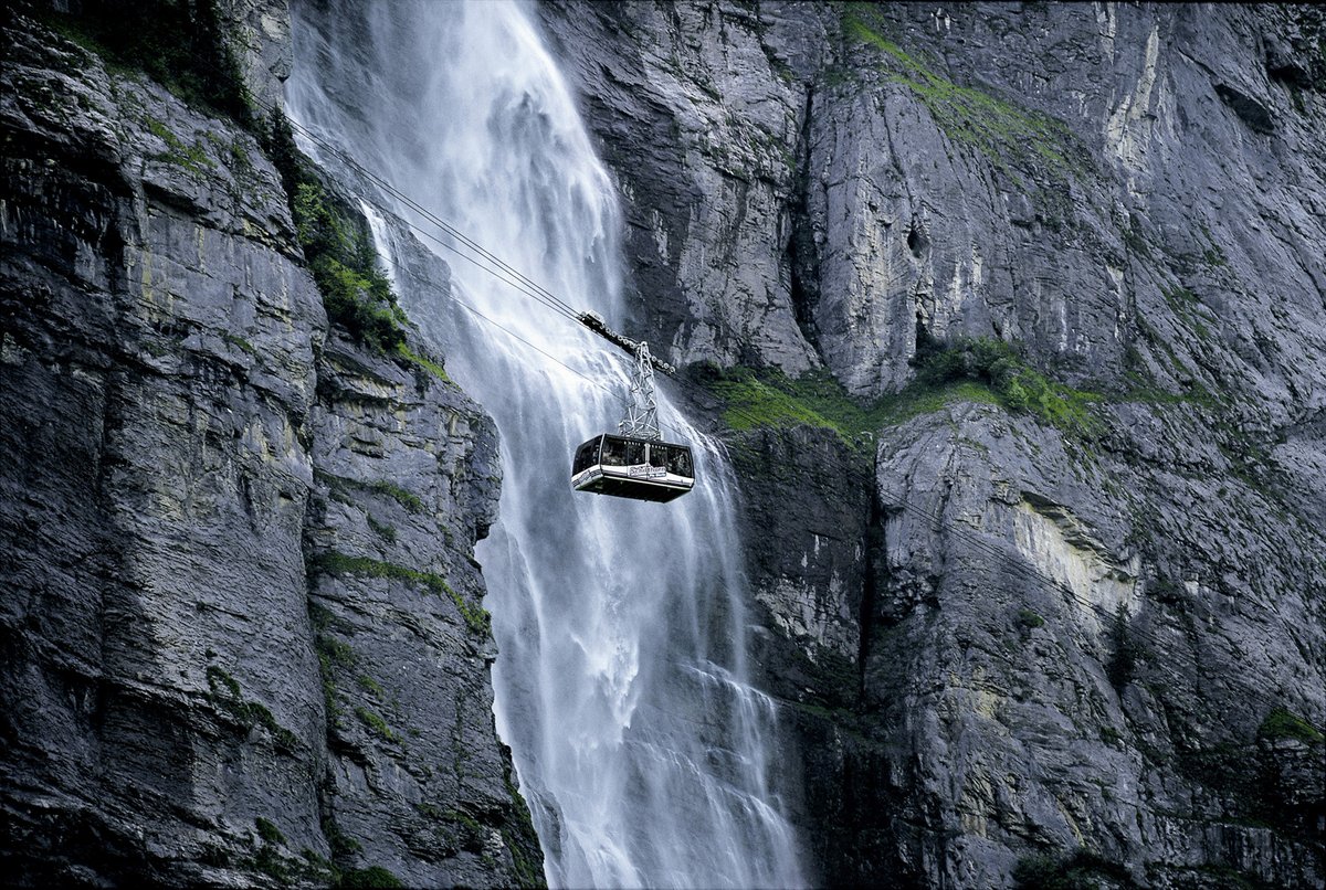 Non solo laghi e fiumi incantevoli, ma anche cascate imponenti in #Svizzera 🏞️ Pronto a partire alla scoperta delle più belle? 
👉 bit.ly/Cascate-Svizze…