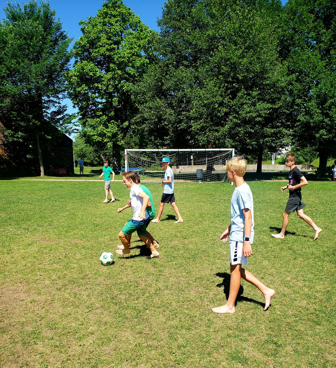 GotsmanovAndrei's tweet photo. Barefoot fun on a hot summer day ☀️🦶 #joyofthepeople #summercamp #play #barefoot #underloading #fun https://t.co/oJgqSr0jGj