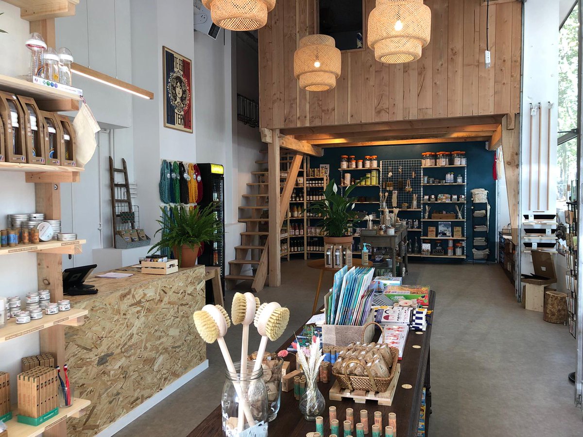 jerome_coumet's tweet photo. Bienvenue à Pépins &amp; Trognons, concept store éco-responsable qui propose une multitude de produits responsables

Simon et Christophe vous acceuillent au 111, bd Auguste-Blanqui #paris13

Leur crédo: consommer moins et consommer mieux. 
99% des produits sont fabriqués en France https://t.co/xKDQsV4OYM