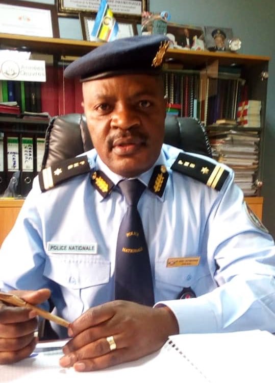 landrysibo's tweet photo. #Burundi Je voudrais féliciter le nouveau maire de la ville de Bujumbura : CP JIMMY HATUNGIMANA. Un natif de la Mairie, quelqu’un qui connaît bien la ville et ses besoins, un homme connu pour sa droiture qui es toujours à l’écoute et au service des autres. Mes félicitations ! https://t.co/RkKvJfSpGQ