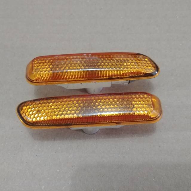Saya menjual Sein Fender Kuning BMW E46 Pre facelift Thn 99-01 seharga Rp180.000. Dapatkan produk ini hanya di Shopee! shopee.co.id/raffa10_olshop… #ShopeeID