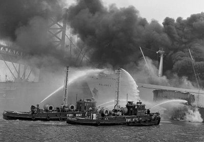 FiremansHall's tweet photo. We got a lot of love for fireboat Delaware last week on her 70th anniversary. Here she is in action. #FireBoatFriday https://t.co/mJXDcqwUt6