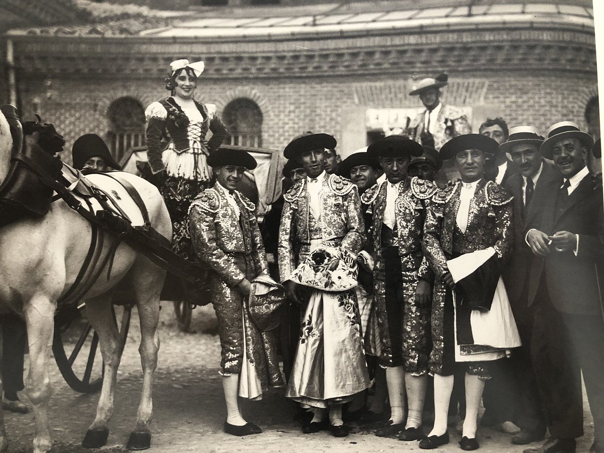 Las fotografías taurinas antiguas me fascinan. Estás son de Baldomero y de Aguayo.