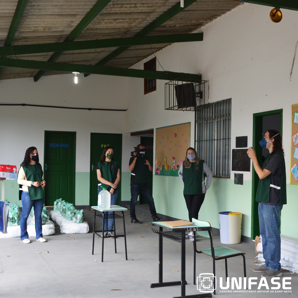 UNIFASEOficial's tweet photo. A entrega das cestas básicas foi feita seguindo todas as orientações de higiene e segurança exigidas pelo Ministério da Saúde. A ação também contou com a colaboração de @BBSeguros, @bancoBV, COOPERFORTE e @BancodoBrasil. https://t.co/h1I4mniupa
