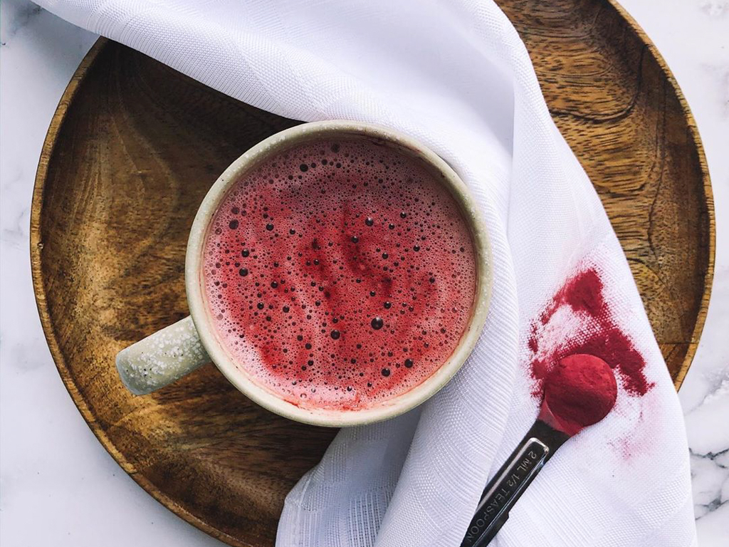 CarringtonFarms's tweet photo. @spoonful_of_sam beet us to the punch with her Beet Root Latte! Beet Root Powder provides clean, natural energy & is full of detoxifying properties. This creamy, super simple latte is the best caffeine-free coffee alternative - just blend and enjoy! #CookWithCarrington https://t.co/ObwKvG3Yjc