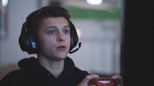 gamer!tom holland: a short thread