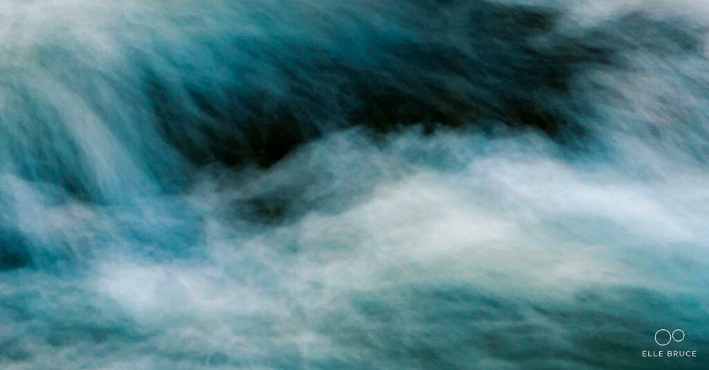 ElleBrucePhoto's tweet photo. FOUND BEAUTY... and respite from the endless summer heat in the depths of a deep teal memory. 
⁣
 #foundbeauty #foundbeautytoday #instaabstract #abstractphotography #abstractpainting #flaming_abstracts #abstractexpressionism #abstractphoto #abstracta… https://t.co/FchLo8XCaF https://t.co/sSMy6RxCqT