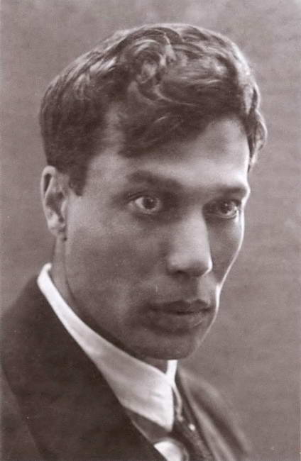 Бориса Леонидовича Пастернака не приняли в гимназию, потому что он на самом деле Исаакович. Окончив универ, он не явился за дипломом. А ещё Б.П. должен был стать музыкантом.
Тред посвящен тем, кто не умеет в жизнь, но способен рыдать от запаха скошенной травы. 

За репост поклон.