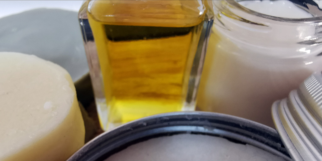 SBPROVENCE's tweet photo. Nous venons de créer notre propre laboratoire @SBPROVENCE, en plein cœur de notre village provençal !

Nous vous concoctons des merveilles comme on les aime, naturelles, respectueuses de l'environnement, en cours de certification. On vous dira tout ça très vite ! On a hâte ! https://t.co/Ufzg0R6Zc3