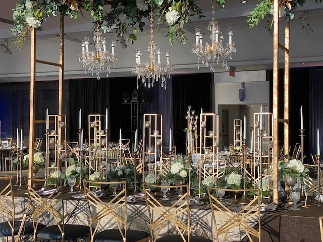 OTPopUpEvents's tweet photo. You can expect gorgeously designed weddings at our pop up weddings because of the incredible vendors we work with. Check out this beautiful table setting by Avant-Garde Design. 

Sign up at https://t.co/lqURJCtxwh https://t.co/q9WuvrUQ2o