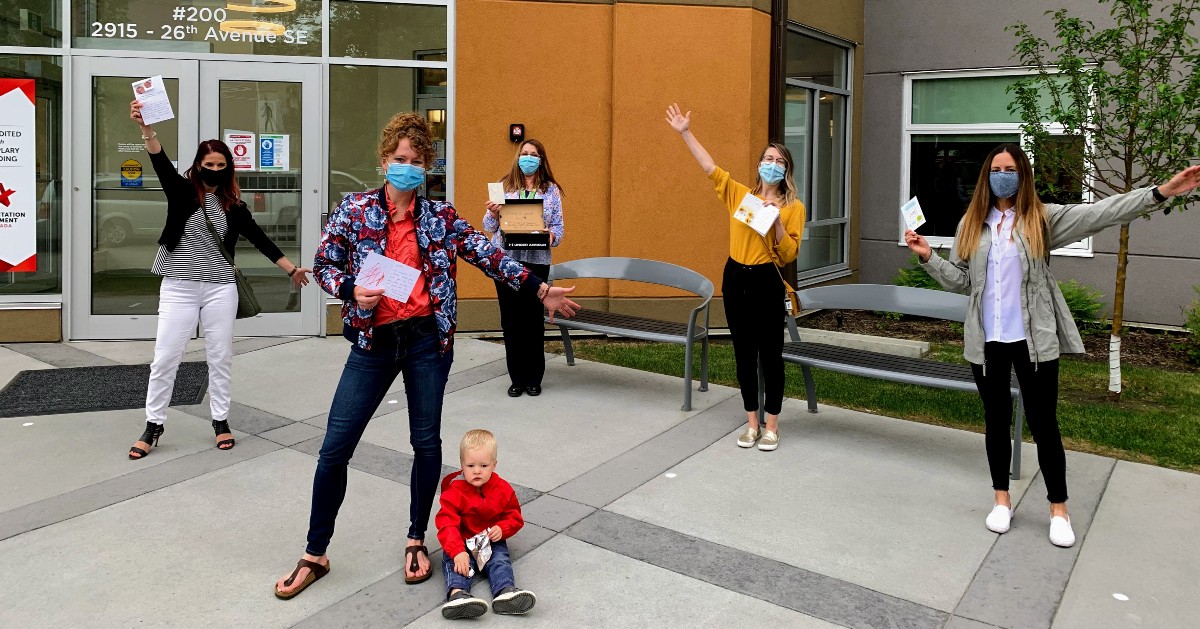 bethanycare's tweet photo. Thanks to @EHLCalgary and @joingenhelp who dropped off 35 handmade cards from members of the community. These will be given to our long-term care residents at Bethany Riverview. #CommunityAffections #covid19ab #yyc #COVID19 #COVIDAB #AlbertaCares #ABseniors #WereInThisTogether https://t.co/ZOjFg19fcF