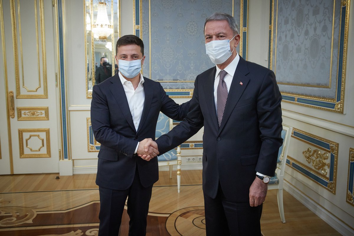 Президент Володимир Зеленський провів зустріч з міністром національної оборони Турецької Республіки Хулусі Акаром, який перебував в Україні з робочим візитом.

Детальніше: bit.ly/2ZTONGl