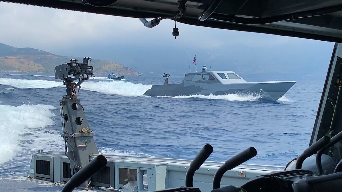 USAmbassadorGR's tweet image. Great to see @US_SOCEUR training together with @NavyGR  #ΔΥΚ counterparts to advance regional security &amp;amp; stability as our defense relationship continues to expand under the updated #MDCA. Look forward to seeing these CCMs again soon here in Athens! #USNavy gr.usembassy.gov/us-soceur-and-…