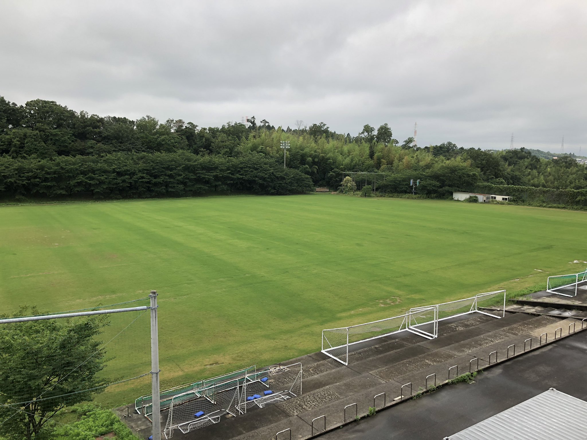 四日市大学サッカー部 学内の天然芝グランドが綺麗に成長してきました T Co Bsirmn6a8v Twitter