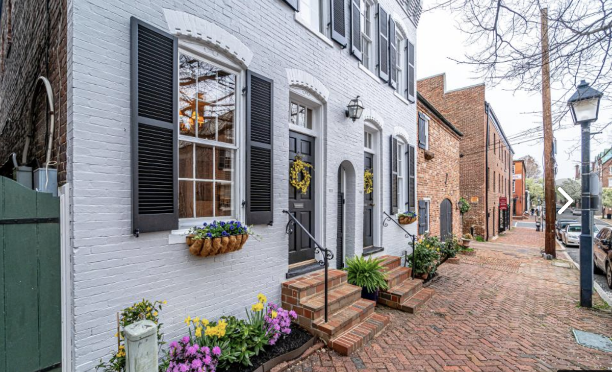 RebeccaKeepper's tweet photo. @HGTV #homes with #history #American #historichomes @rebeccakeepper #realtor #sfg #sfgmo #417home #Godsblessings https://t.co/Wtl2YGNzN2 #lifeisgood #joy #happy #home https://t.co/GlsRfEF4be