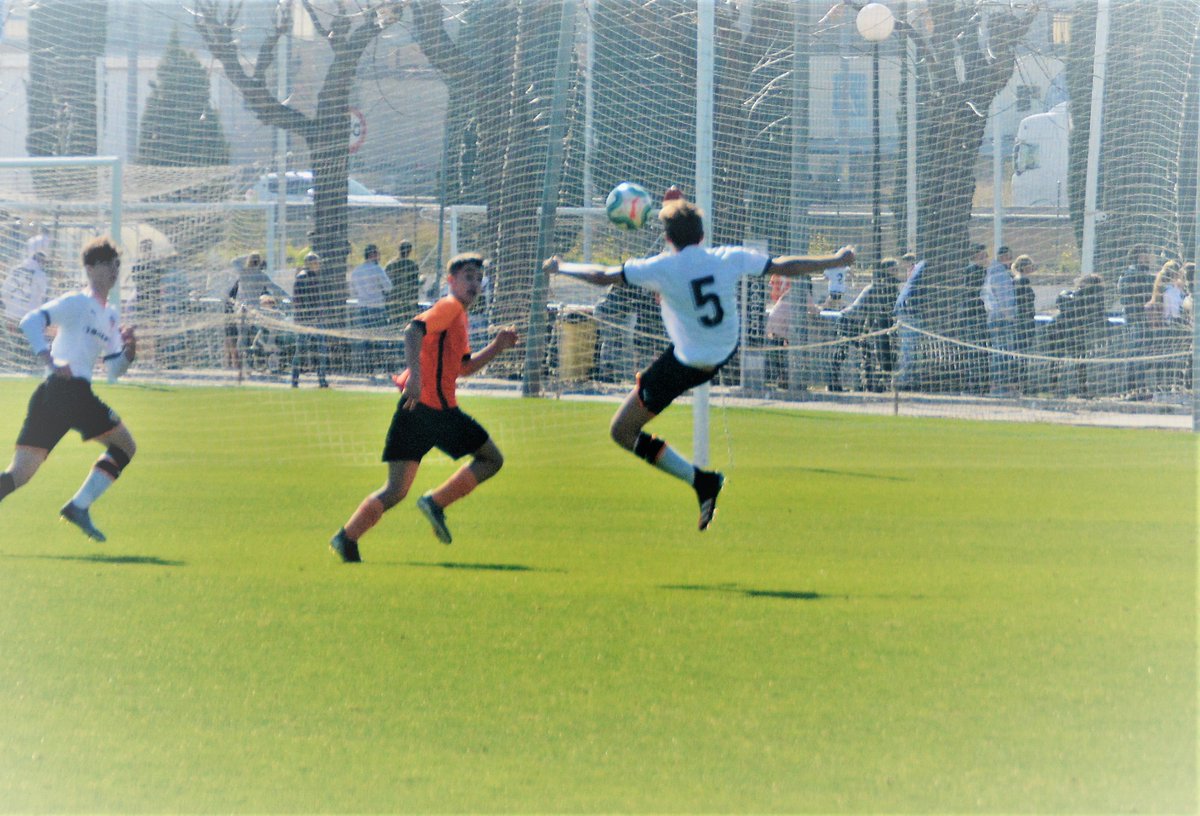 Por tierra o por aire #secorta ⚽️⚽️⚽️