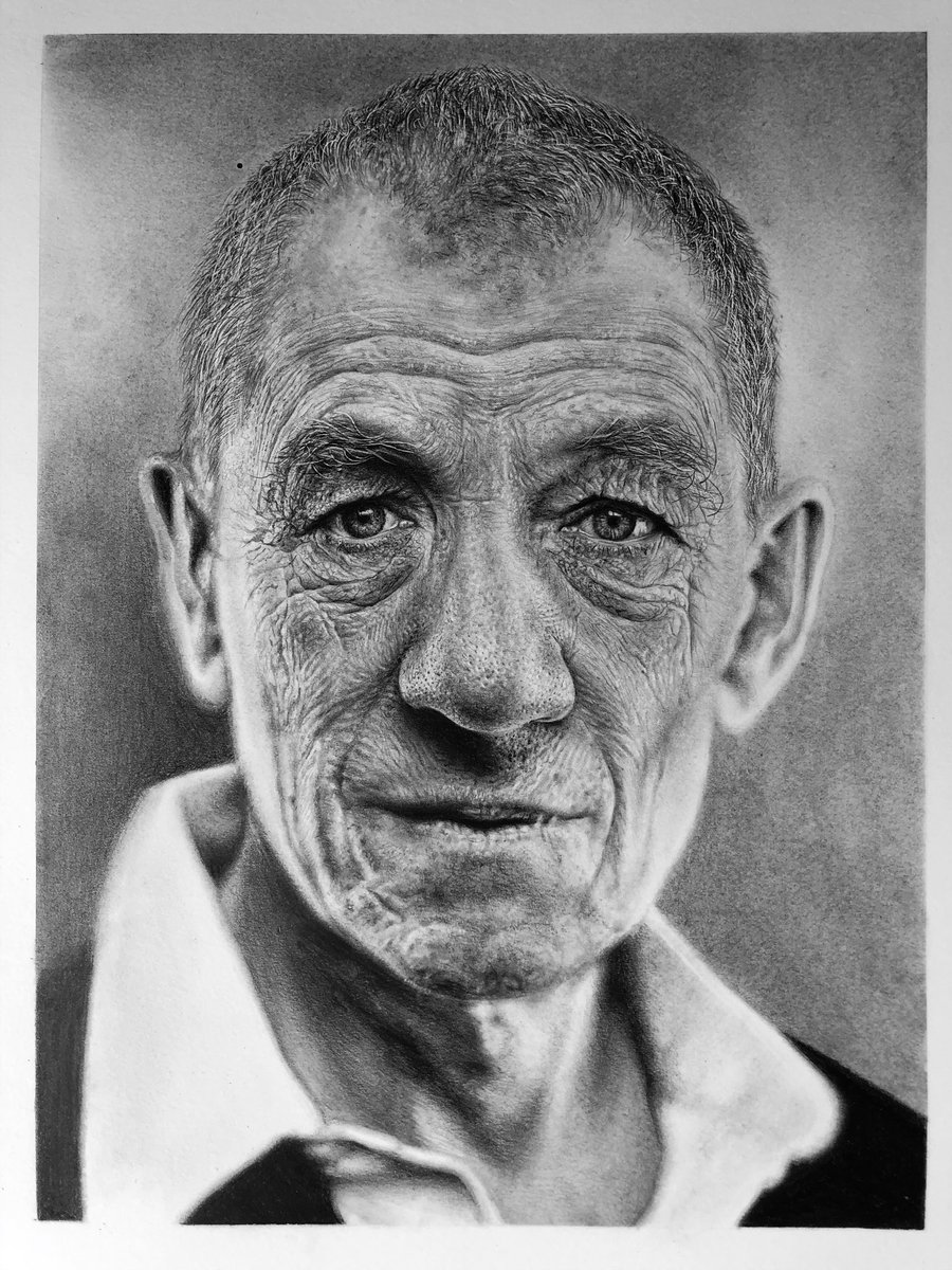 classlourry's tweet image. 5 anni di liceo conclusi 
Col mio progetto d’esame