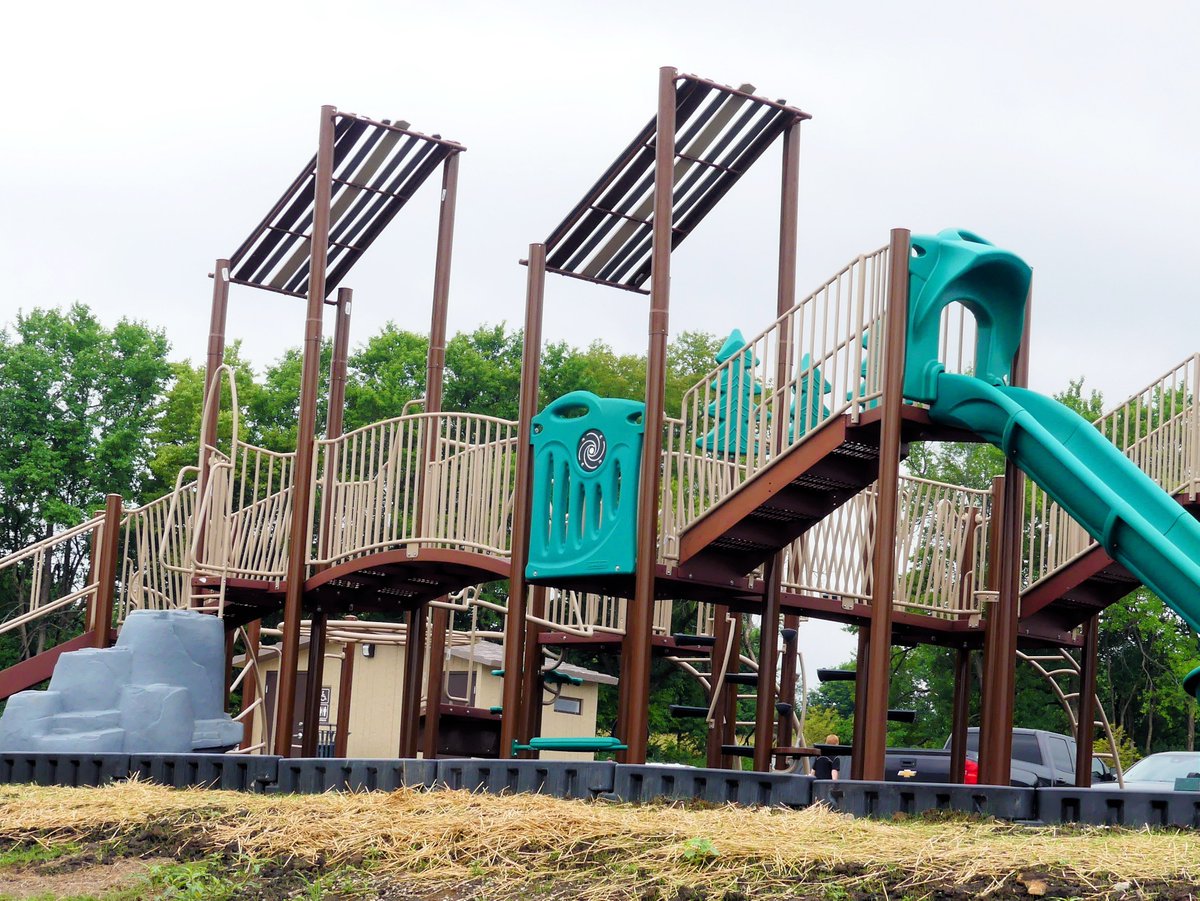 MegaKCbuilds's tweet photo. We loved working on Veterans Park with @springhillks and @BeVireo! Check it out this weekend #kansascity #buildkc #builtbyowners https://t.co/kol85UWnGr