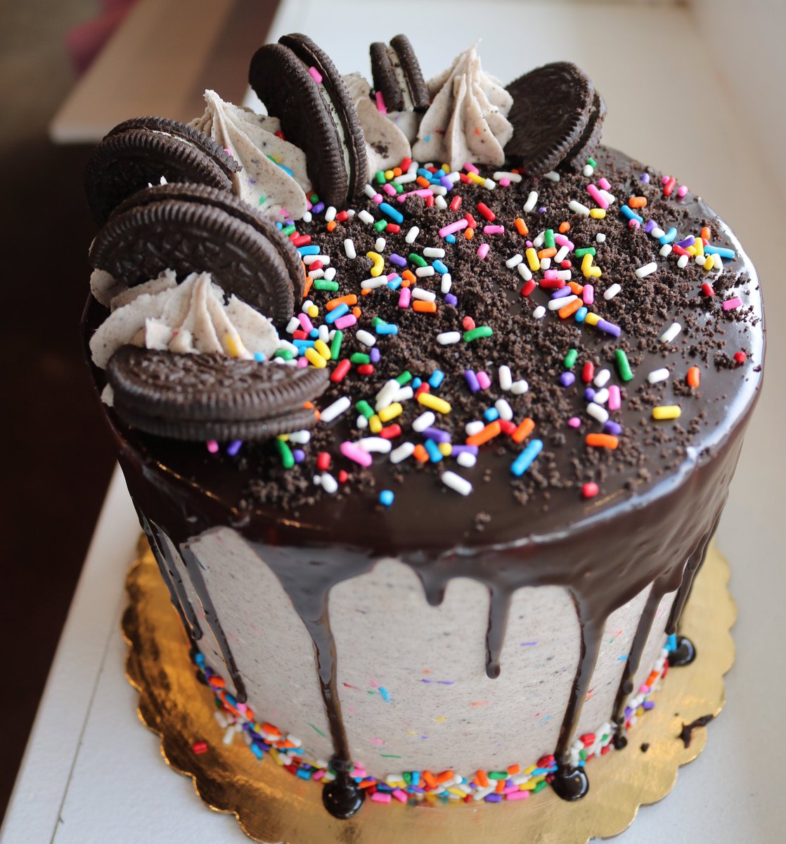 3 Sweet Girls Cakery on Twitter: "Oreo birthday cake. Oreo cake + sprinkles + Oreo cream cheese frosting. Dripping with ganache, sprinkles & Oreos šš» #3sweetgirlscakery #oreo #oreocake #oreobirthdaycake #birthdaycake #cake #storecake #