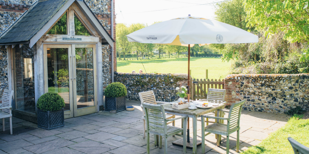 ONE DAY TO GO // until we open our doors and bring our country pub back to life! We’ll be opening with a slightly reduced (but equally as delicious) menu, a new socially distanced layout and the same smiling team. Book here: thepackhorseinn.com