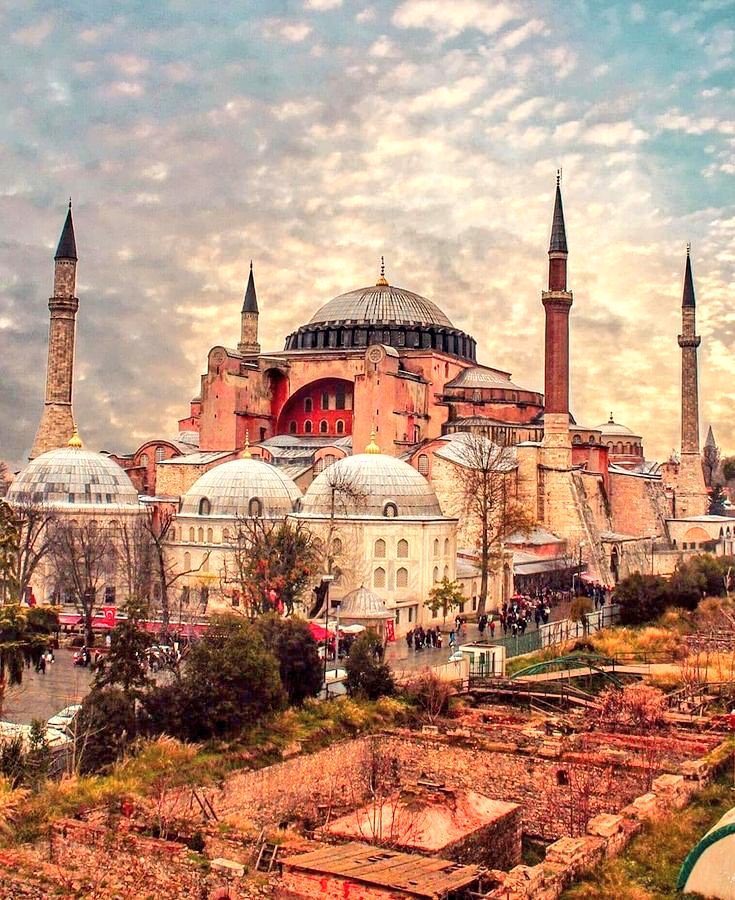 "Kırılır da bir gün tüm dişliler
Döner şanlı şanlı çarkımız bizim"
Sultan Fatih rahat uyusun!
#AyasofyaCamii