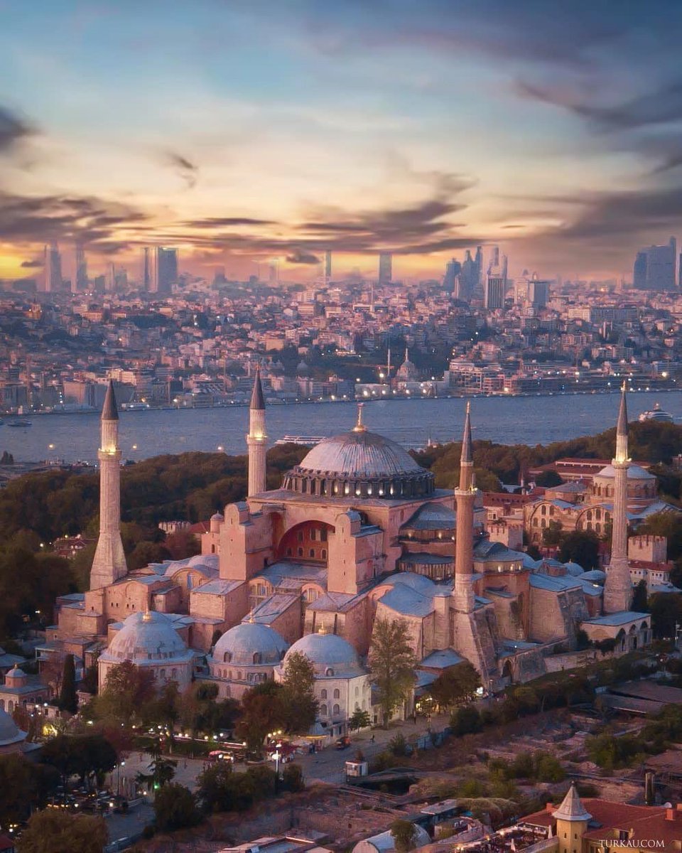 "Kırılır da bir gün tüm dişliler
Döner şanlı şanlı çarkımız bizim"

#AyasofyaCamii