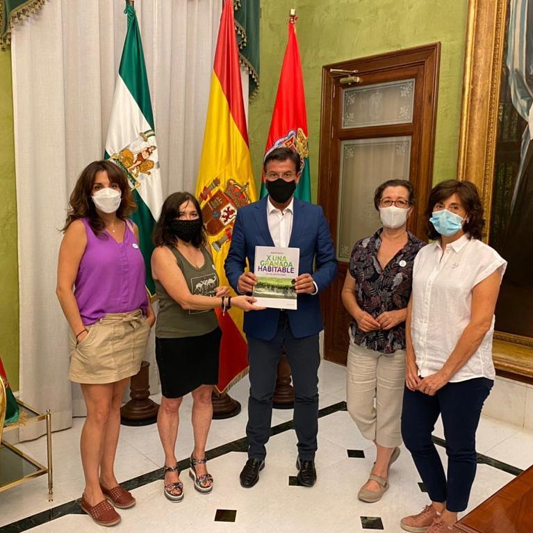 GHabitable's tweet photo. El alcalde de Granada, @luissalvadorgarcia ya tiene las las 1700 firmas que apoyan el manifiesto por una https://t.co/2tG8i7SF0z 🌈🌈🌈 https://t.co/JFRvNFl6BK