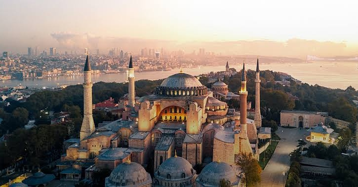 Туры в стамбул на 7. Стамбул достопримечательности. Стамбул панорама. Турция Истанбул фото.