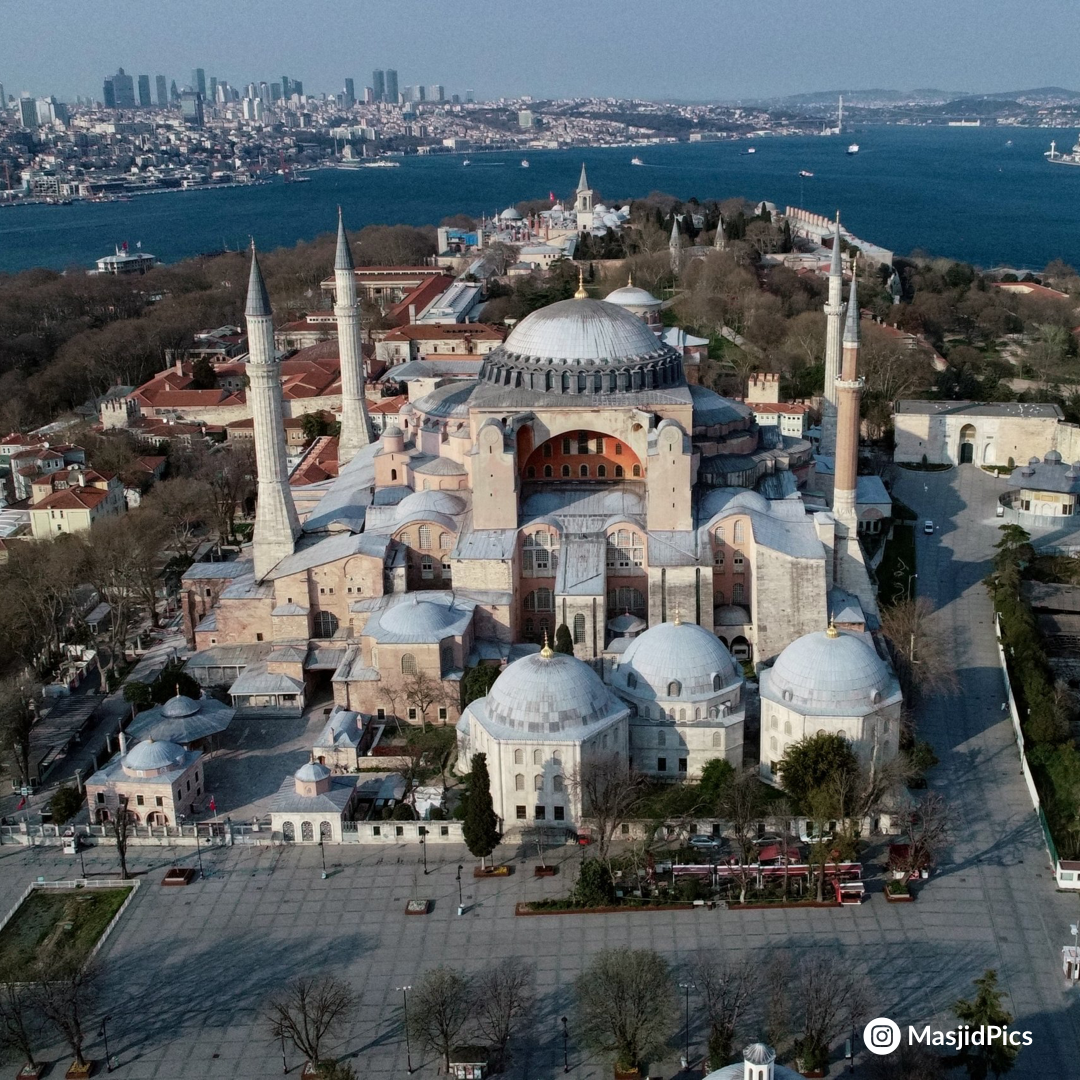 The Turkish judiciary overturned a cabinet decision from 1934 which was to change the Hagia Sofia from a mosque in to a museum..

Today it formally returned to the status of a masjid 🇹🇷