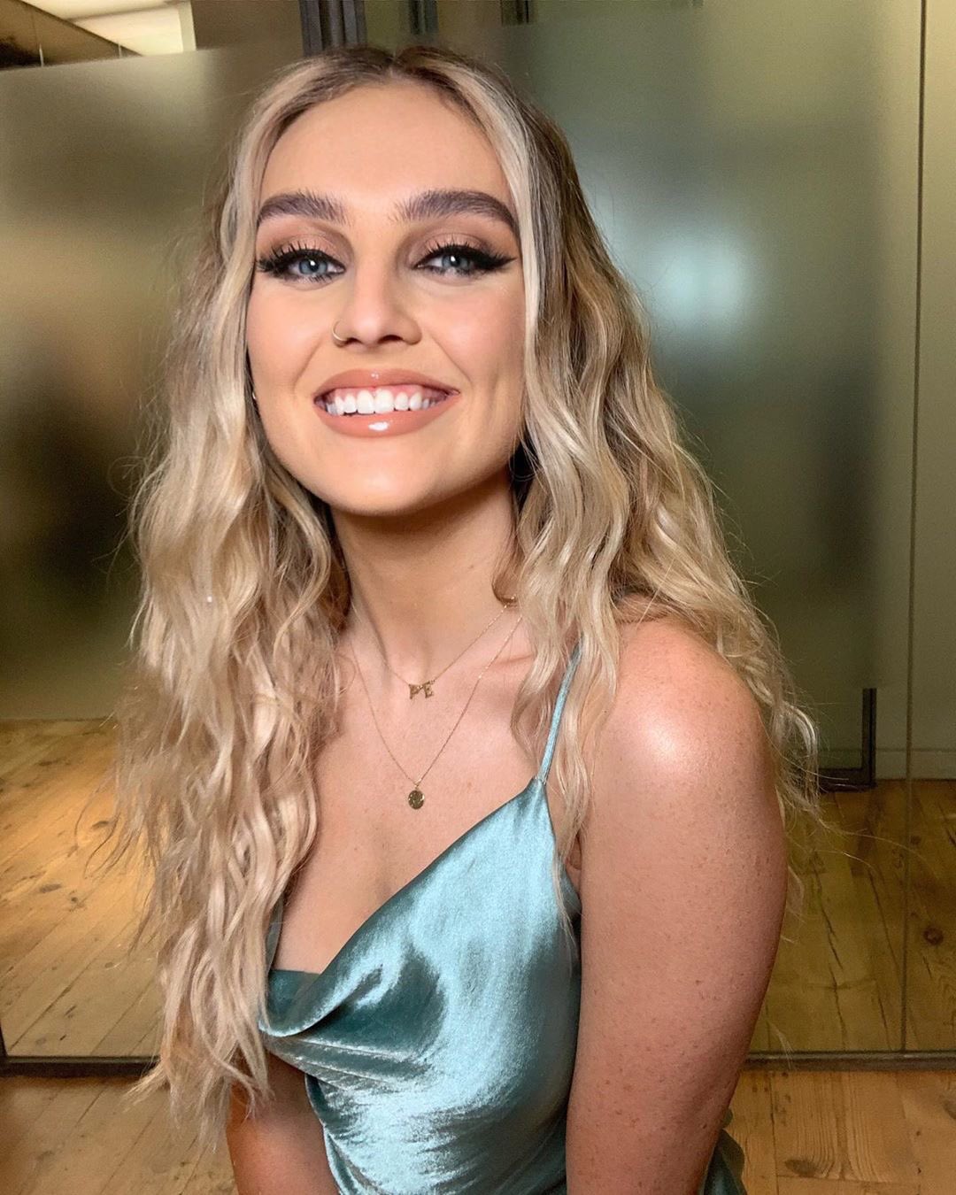 Hoje é aniversário da minha irmã quase gêmea!!!
Happy Birthday Perrie Edwards!  