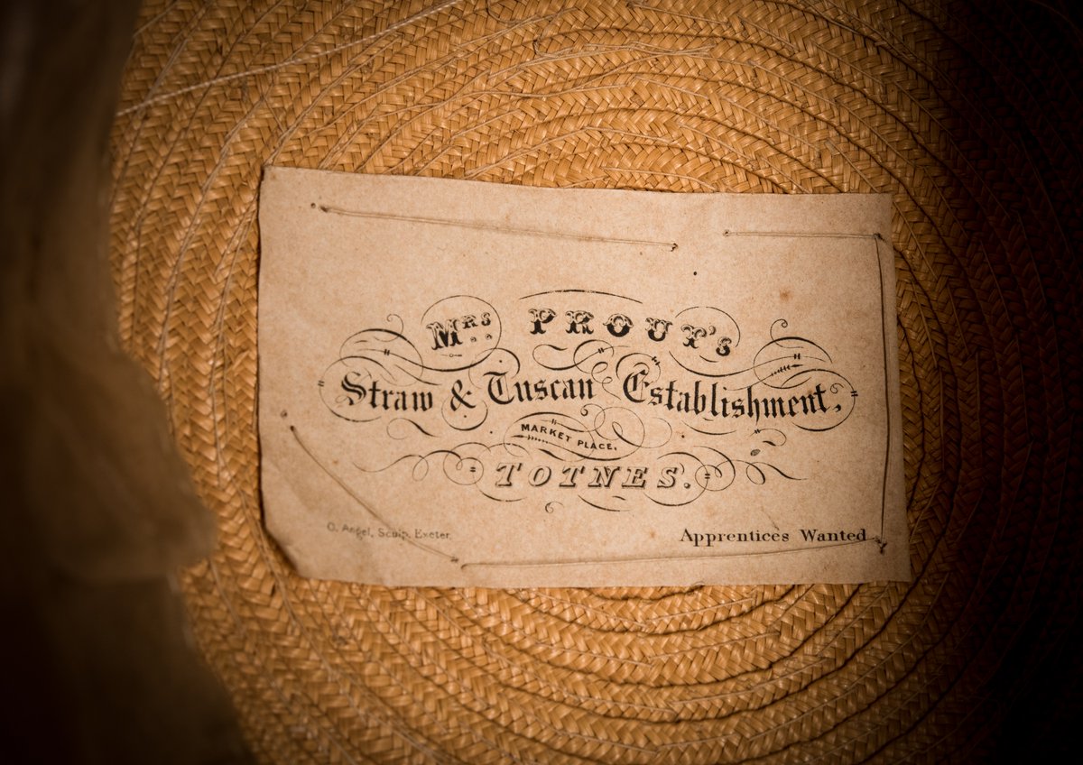 Fashion_Museum's tweet photo. Plaited braid straw poke bonnet, with silk ribbon ties, Mrs. Prout's Straw &amp; Tuscan Establishment, Totnes, about 1847. Straw poke bonnets were extremely popular in the mid-19th century 👒 https://t.co/hnOW2g7pxd