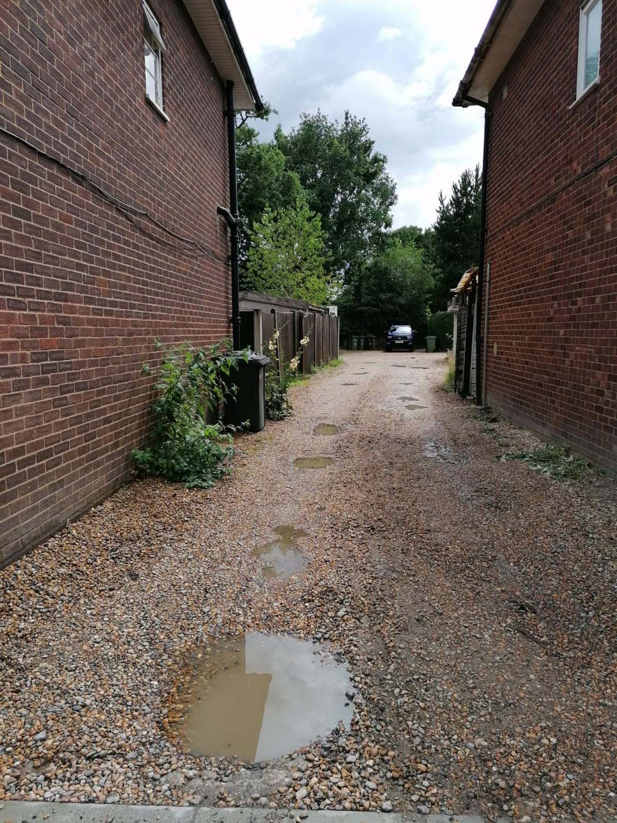 This week was 'tidy up the yard' week following the building works on Mistletwo. The BEFORE pictures... #countyrooms