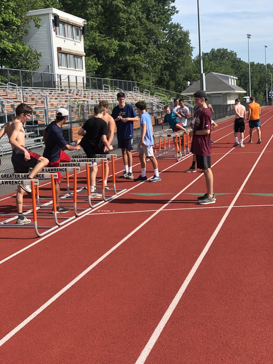 XC_Project's tweet photo. Post run strength is critical to the development of our athletes. We add 2-3 sessions of general strength, core, flexibility and mobility each and every day. #Athletics #coredevelopment #XCProject https://t.co/YwnlL6zDmK