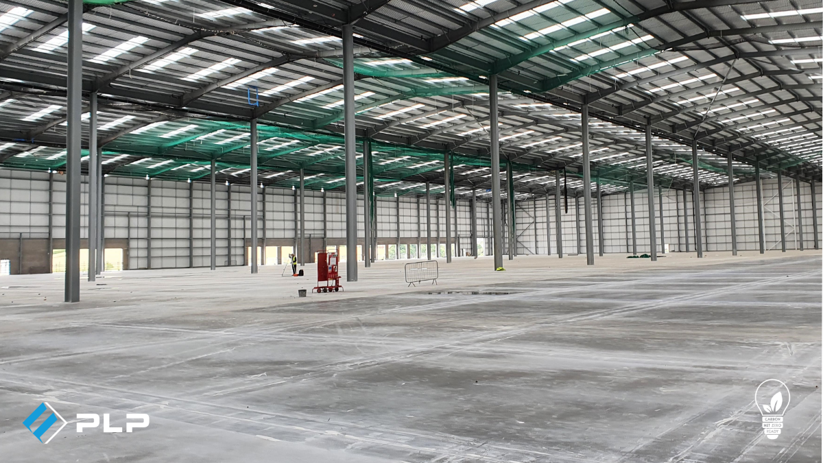Fantastic to see the progress at PLP Smithywood, #Sheffield.  The roof installation is now complete by which12% of the 343,000 sq ft unit is covered by #rooflights. 

@CPPartnersLLP     <a href="/KnightWebbLtd/">Knight Webb</a> <a href="/jffinnegan/">FINNEGAN</a>     #warehousespace
