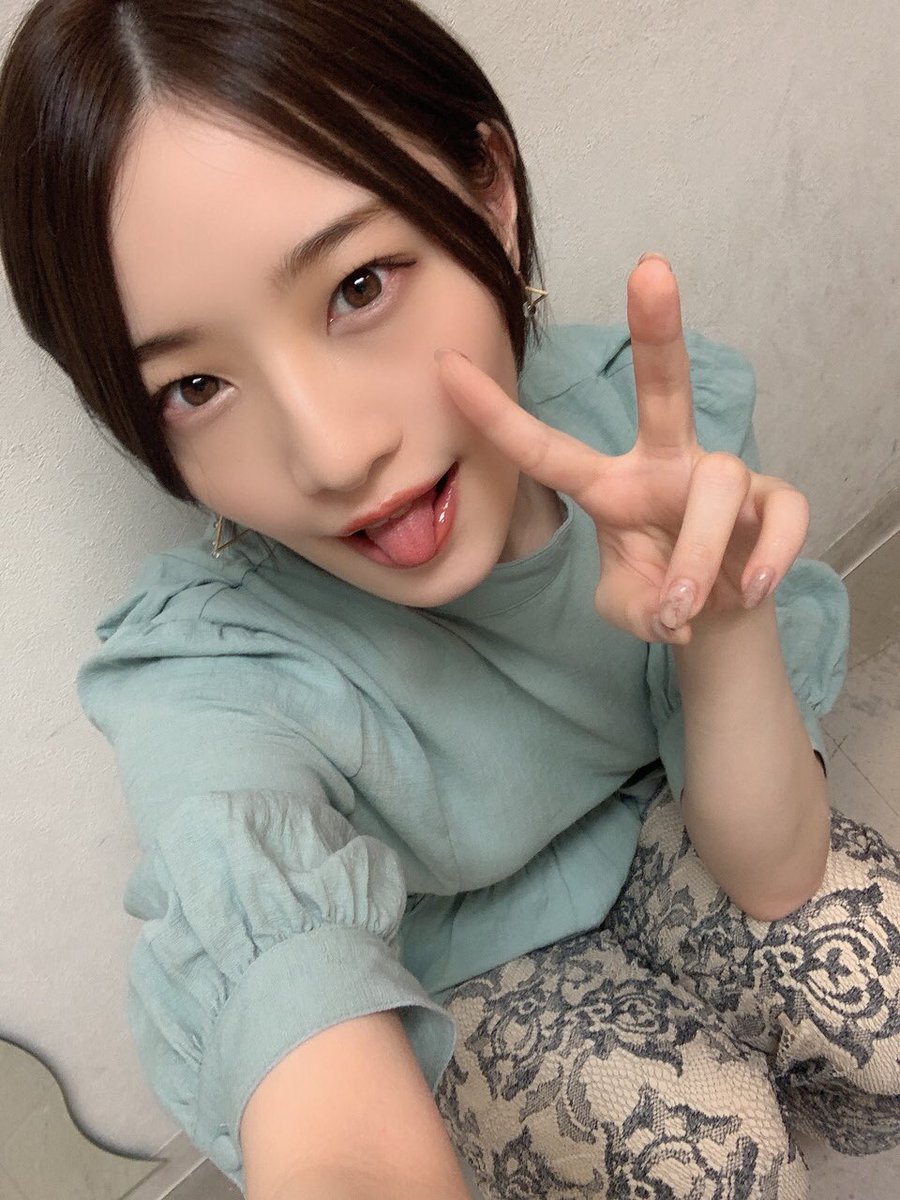 MYatoda's tweet photo. 今だけTwitter復活！
���なりん卒業はうっすら思ってたけど悲しいよ…
アンダーライブで近くで見てからほんとに好きだったのに😢
卒業してもまたテレビで見られたらいいなぁ… https://t.co/57CS2cuU6V