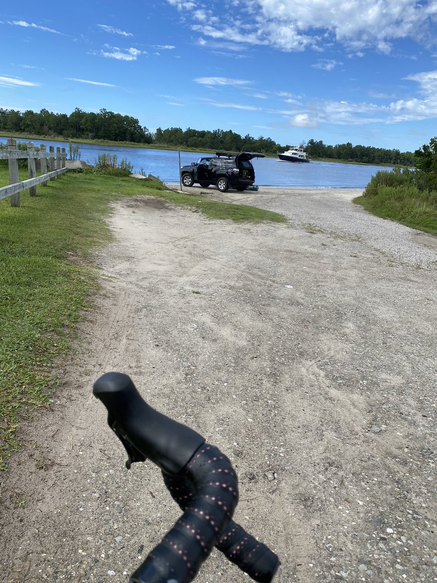 brendas_outside's tweet photo. Good Morning 🚲 Beautiful sunshine 🌞 #trekbikes #optoutside #womenfortri #Pearlizumi #WomensCyclingNetwork #imlp2021 #NorthCarolina #summerfun #family https://t.co/lhU9FrC6tS