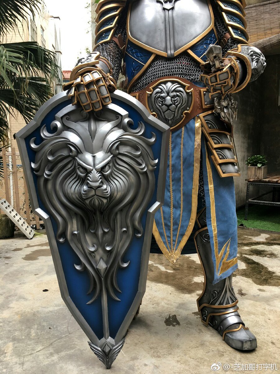 brucechao3's tweet photo. 试装试装试装，第一次把这一身全部穿身上，心情激动，好像又回到十年前穿上装备的感觉，真是很久很久没有过穿上装备让我兴奋的时候了，不知道该说些什么，从16年开始做的这套，陆陆续续做了两年，魔兽从7.0到现在的8.0。这身装备简直跨越了两个资料片，昨天穿上完下半身的时候，我就知道，这两年没白忙 https://t.co/ttOon4RprY