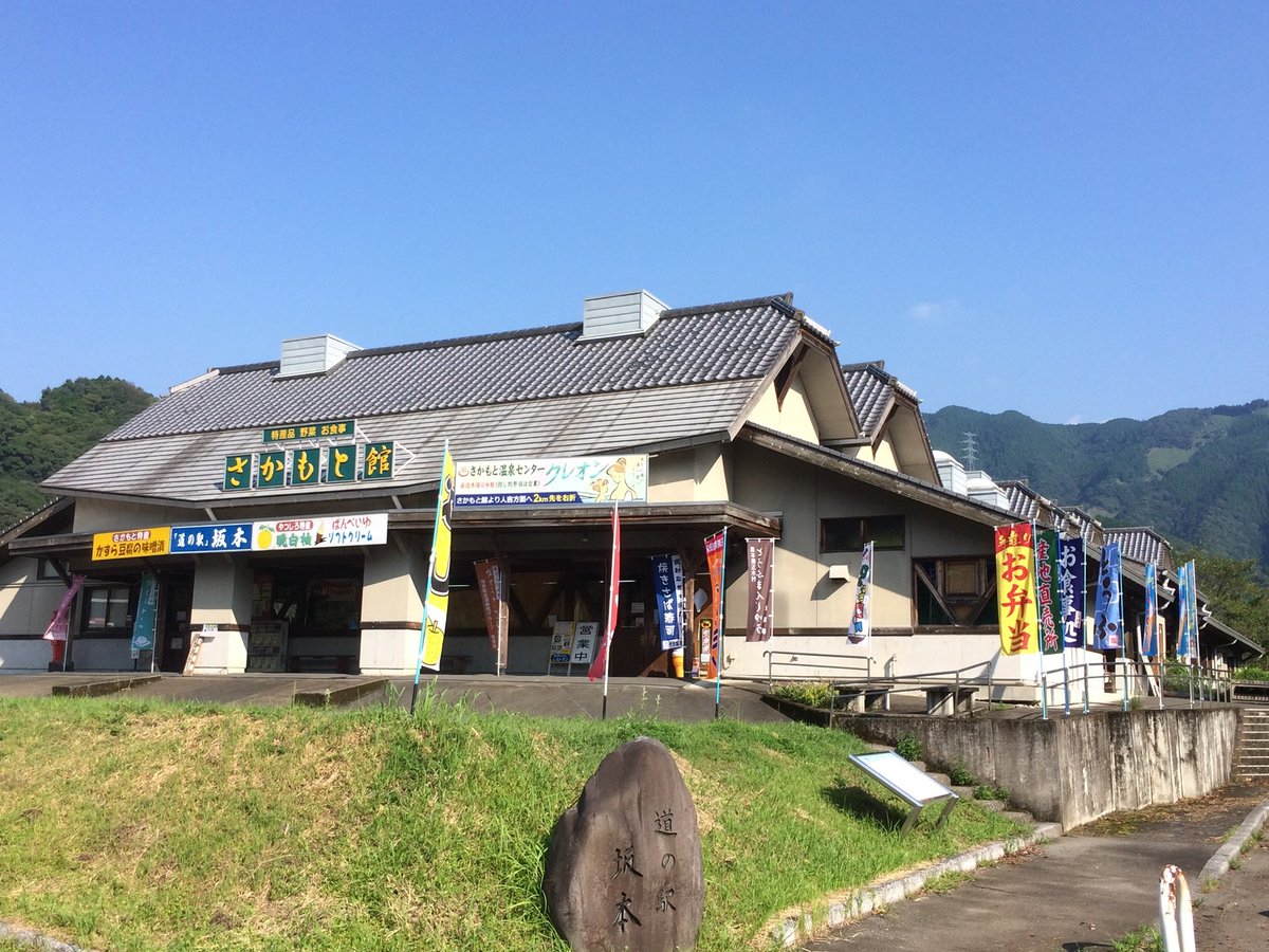 yokatoko_b's tweet photo. テレビでは言わない、ネットでは分からない災害があります。ウチのスタッフは坂本で被災してますが何も言いません。言っても分からないからです。床が泥まみれってどうしていいか分からな���ないですか。国の支援が要ります。ど田舎だって税金払ってます。災害指定のため拡散お願いします。ギリギリです https://t.co/CYsoOEp1lG
