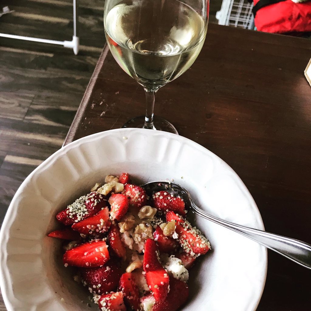 We’re in the midst of a heat wave here, and a bowl of local #Strawberries and #Daiyayogurt is what we ate for diner. Sprinkled with hemp seeds & walnuts and a little glass of chilled white! @veganrecipehour #vegandiner #veganrecipehour